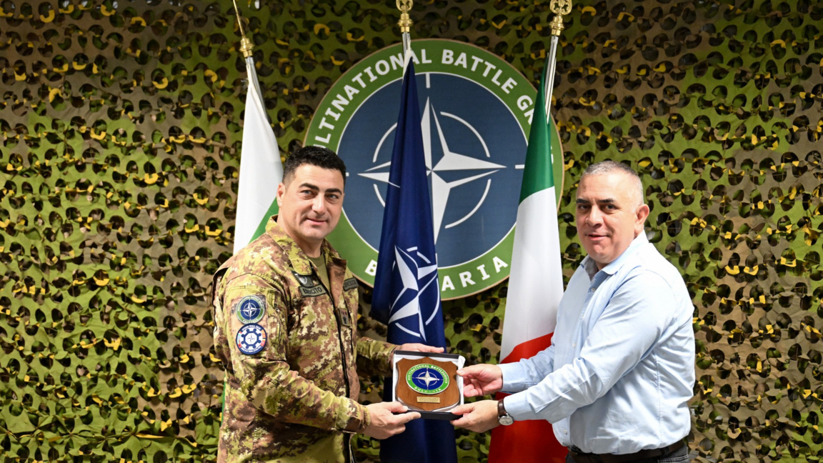 Италиански военни връчиха дарение на кме...