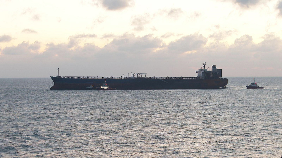 Танкер „Каирос“ остаје усидрен код Бурга...