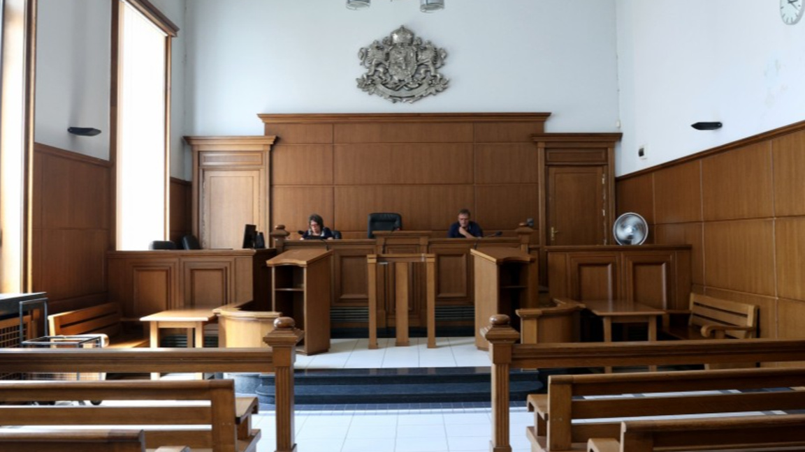 Осъдиха жена за нападение на учителка в ...