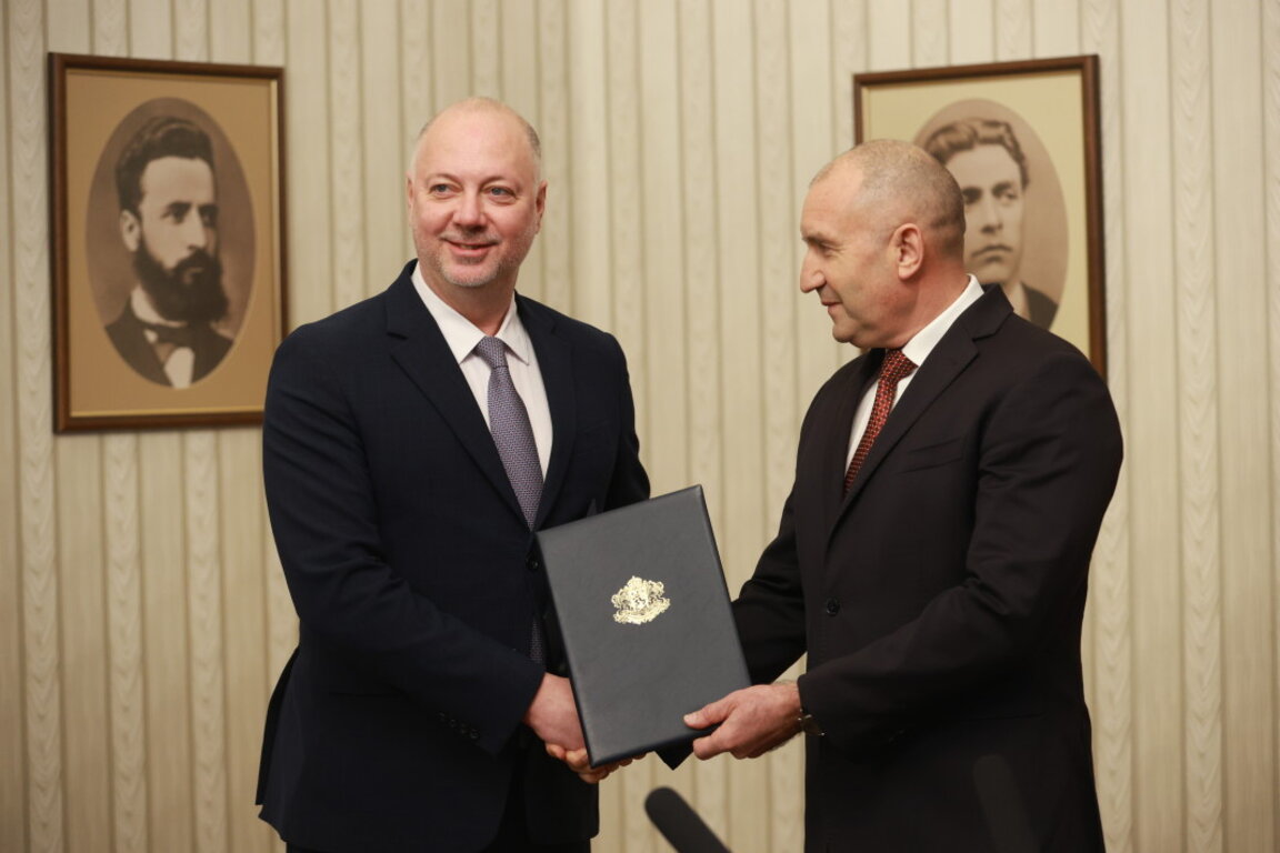 Кабинетът "Желязков" – трима служебни министри запазват постовете си. Кои са новите?