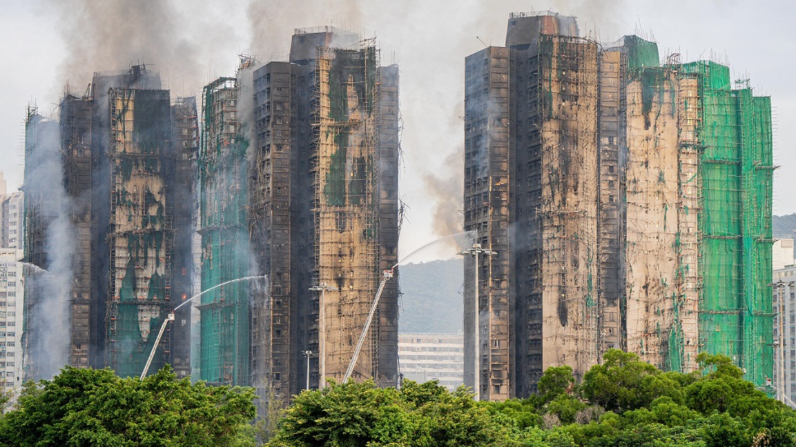 Най-малко 55 са жертвите на пожара в Хонконг, близо 300 са безследно изчезналите