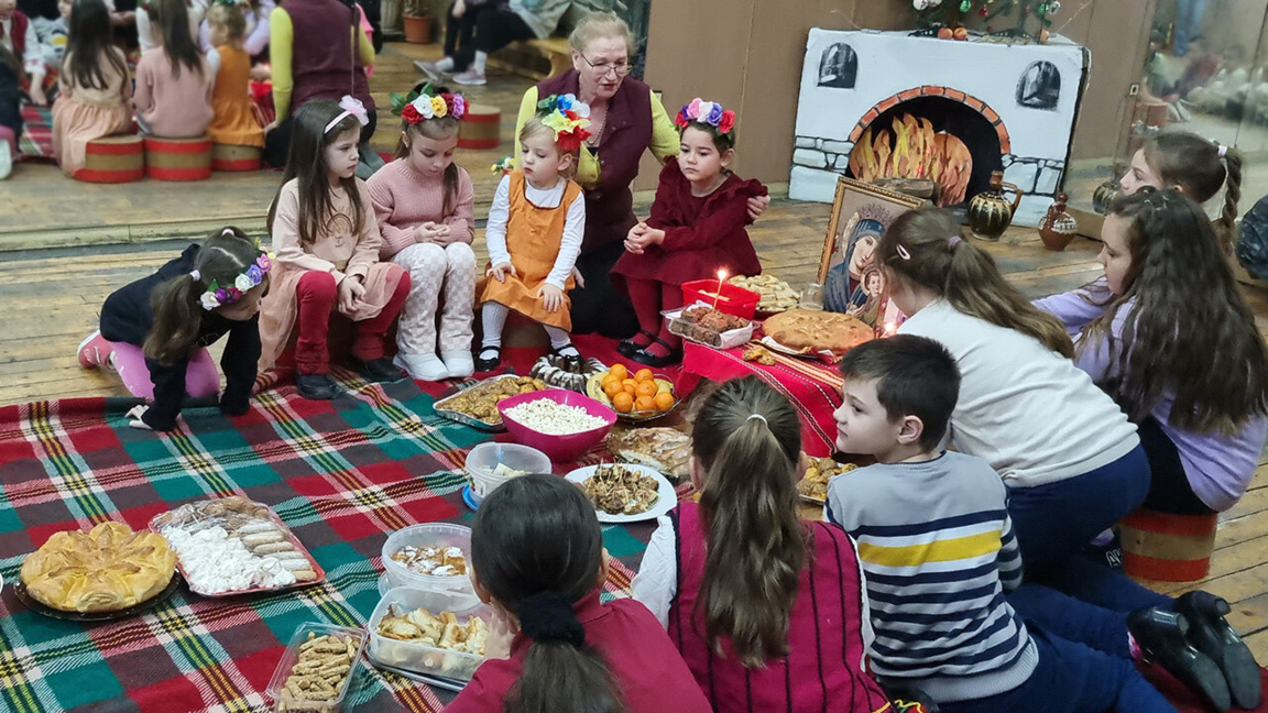 Nata e Buzmit dhe Krishtlindja sipas Tradicionalistëve dhe brezave X–Alfa