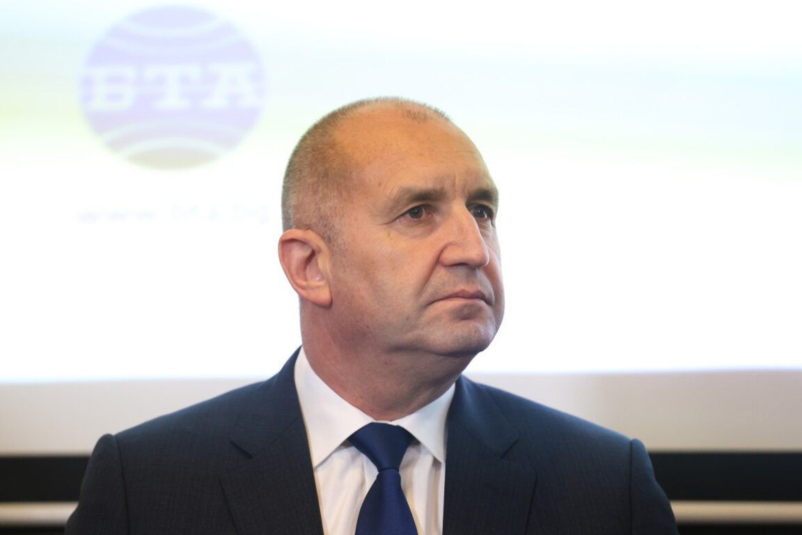 Румен Радев предупреди за риск от обедняване след влизане в еврозоната