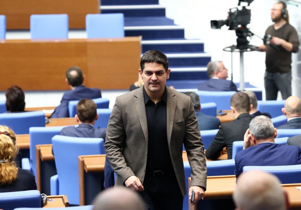 Лидерът на МЕЧ Радостин Василев в НС.