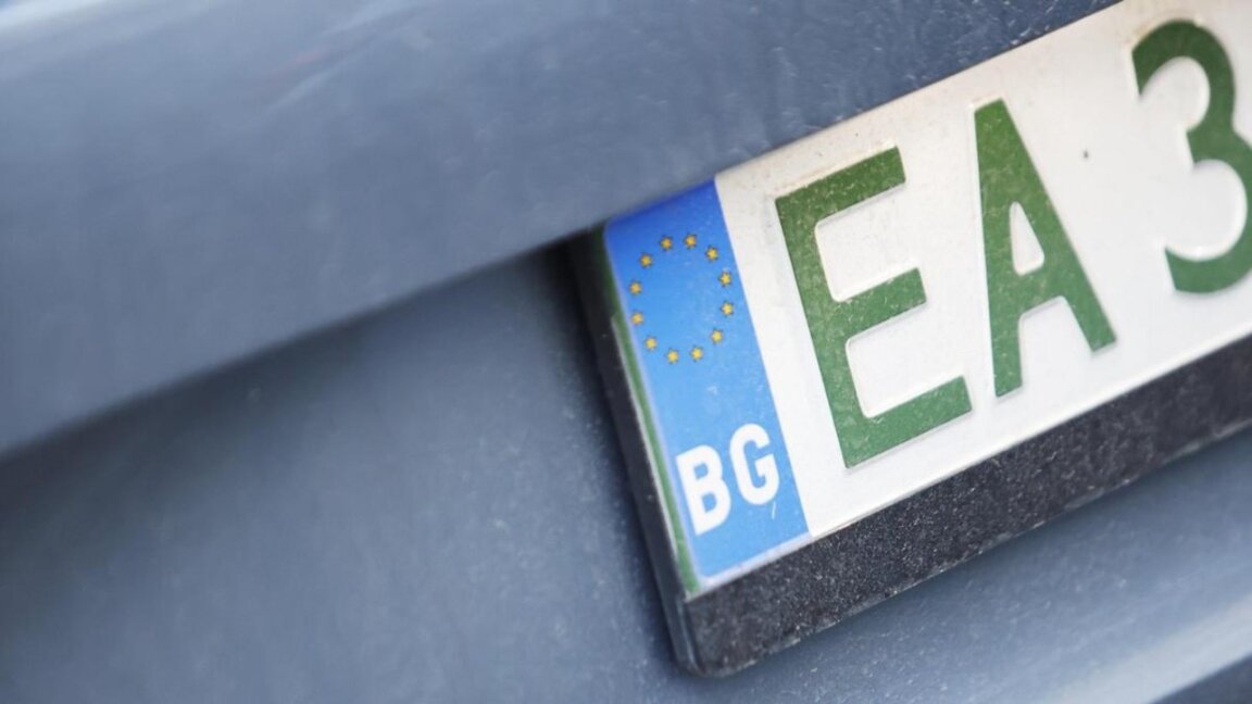 Нараства делът на електромобилите. Как т...