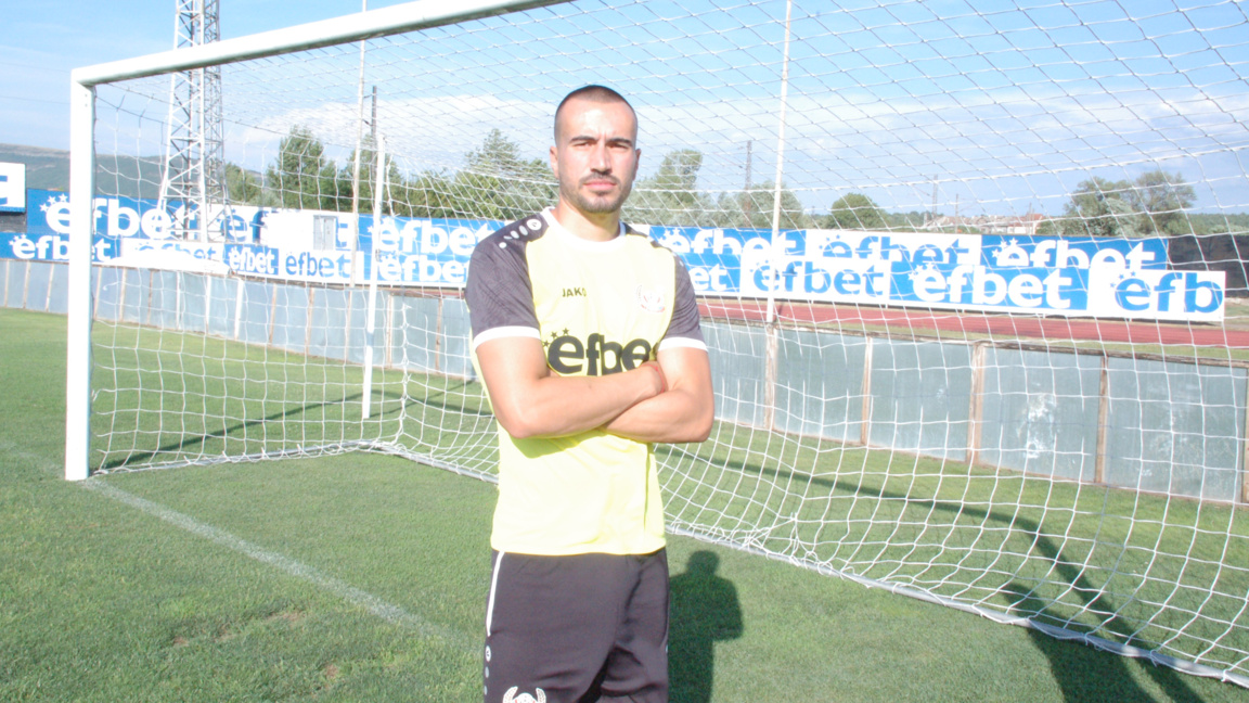 Монтана с раздели със защитник