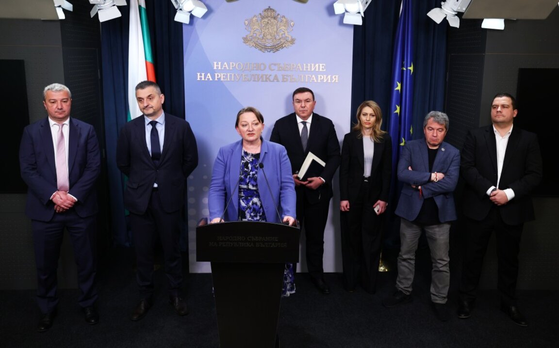Представители на управляващото мнозинство дават пресконференция в Народното събрание - 6 март 2025 г.
