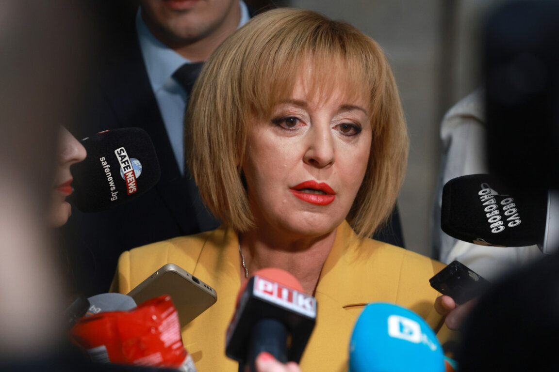 Мая Манолова