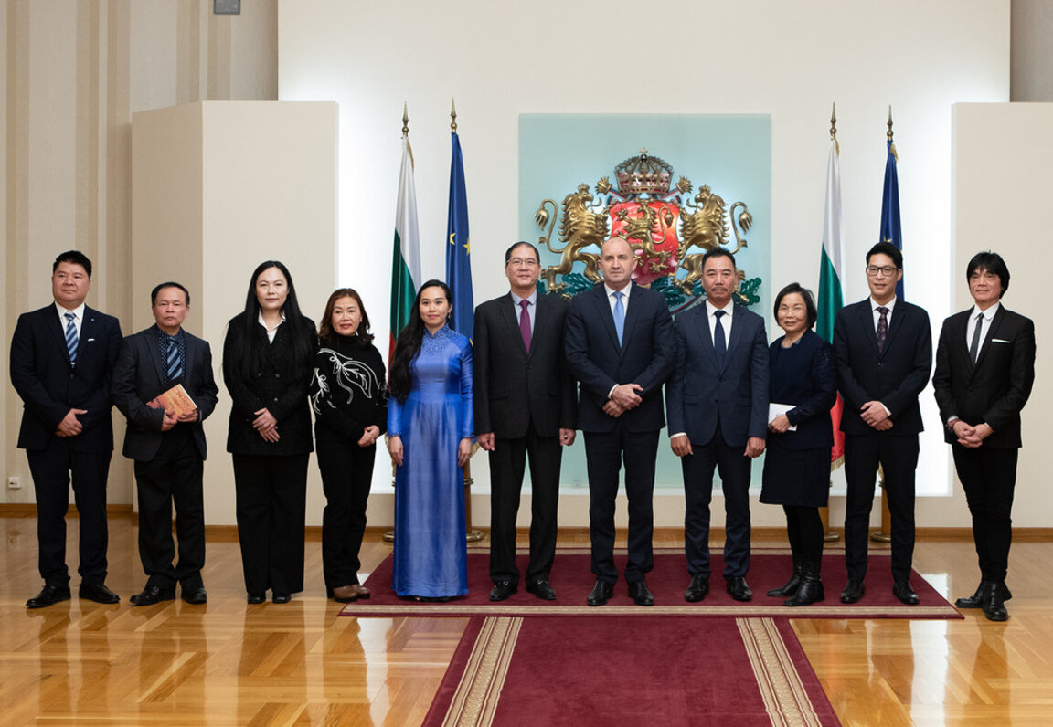 Bulgarian President Rumen Radev speaks with representatives of the Vietnamese community in Bulgaria