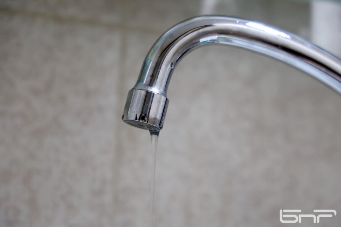 Ниско налягане, негодна за пиене... Проблеми с водата в Сливен