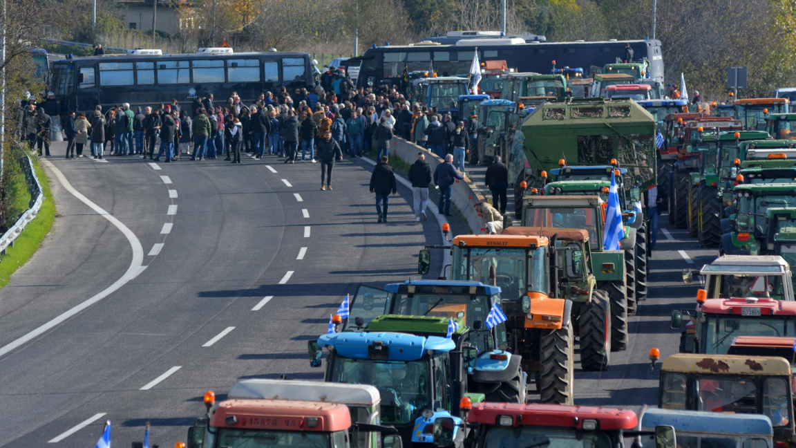 Блокадата на гръцките фермери на магистралата Солун-Атина при Лариса