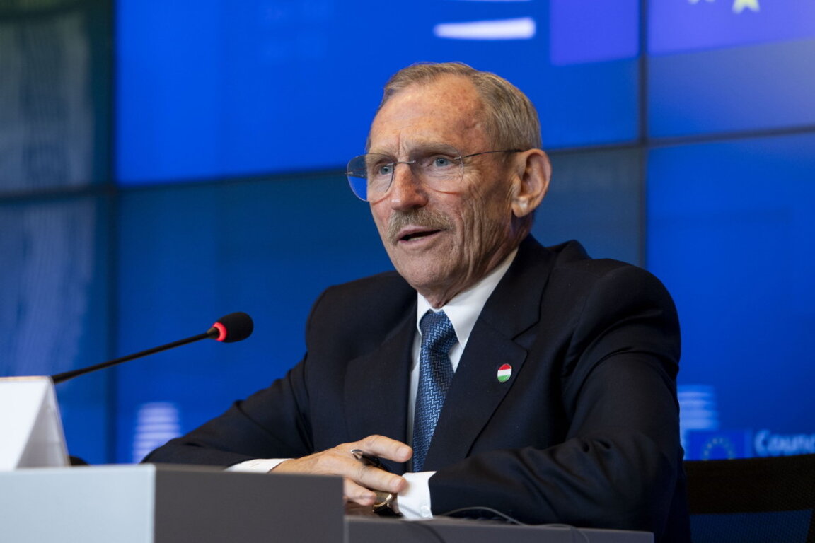 Унгарският министър на вътрешните работи Шандор Пинтер.