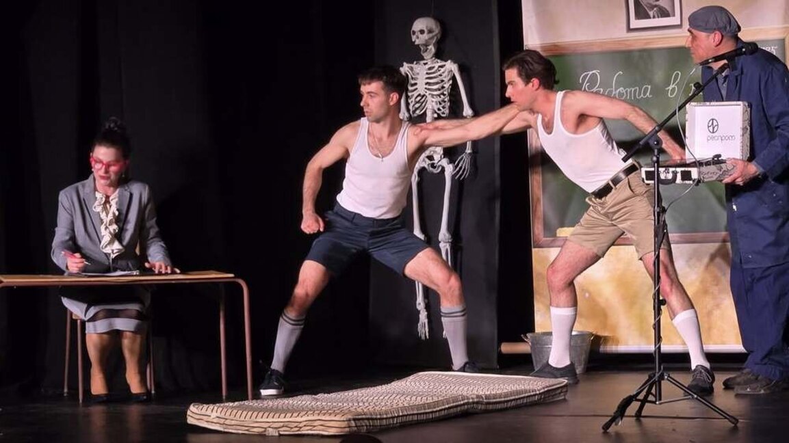 Театрална трупа на българи от Торонто е на турне в родината