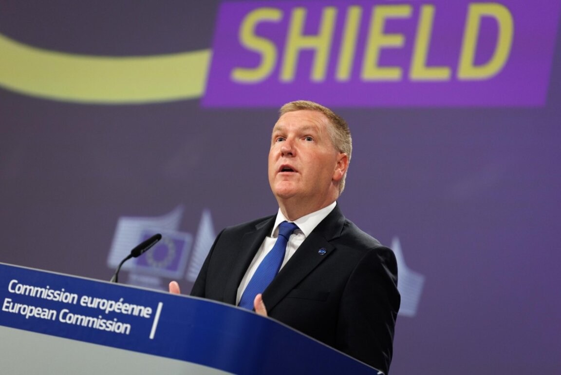 Европейският комисар по въпросите на демокрацията, правосъдието, върховенството на закона и защитата на потребителите Майкъл Макграт