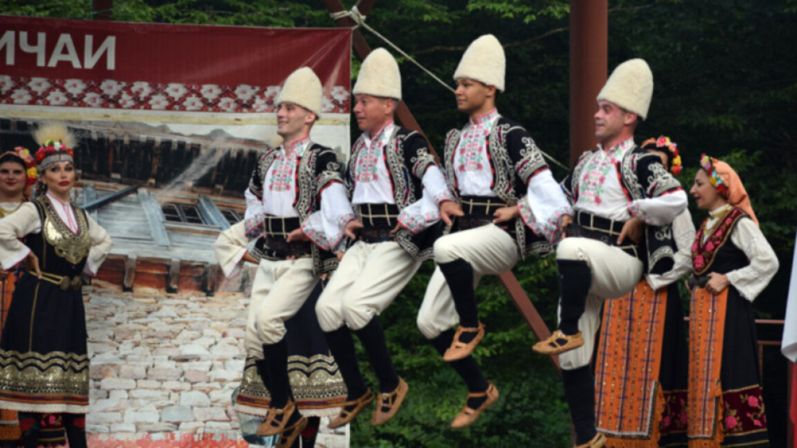 Halk kıyafetleri ve gelenekleri Ribaritsa’da sergilenecek