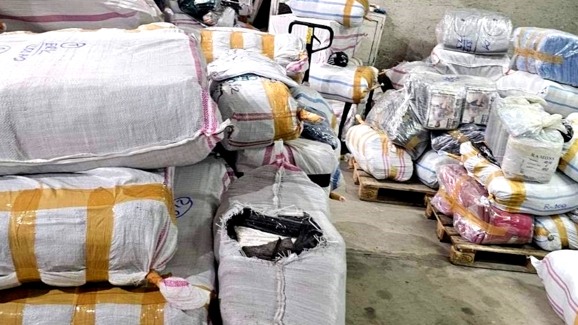 Над 50 000 „маркови“ облекла задържаха митническите служители на МП Лесово