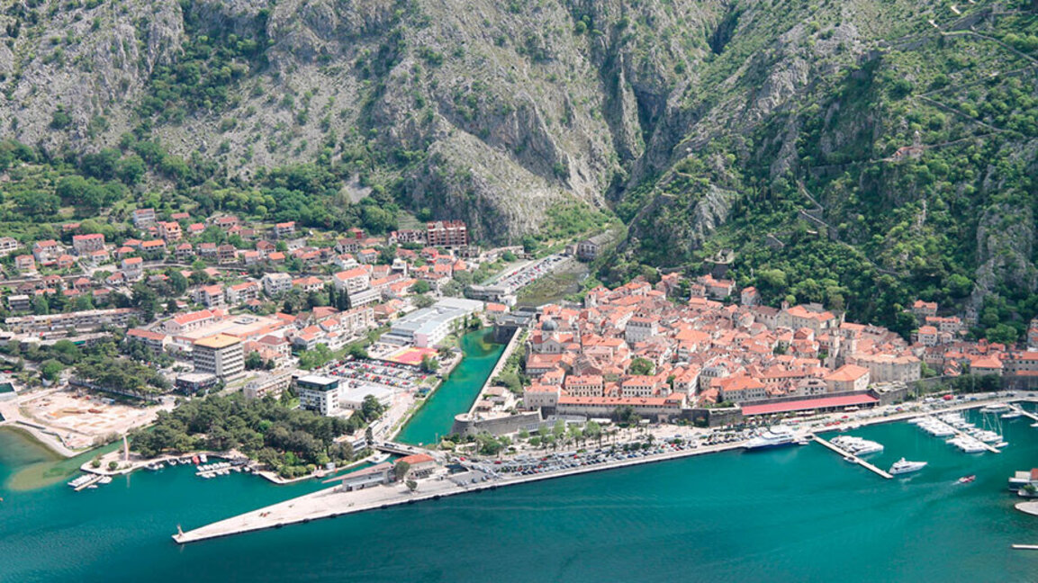 Котор от високо