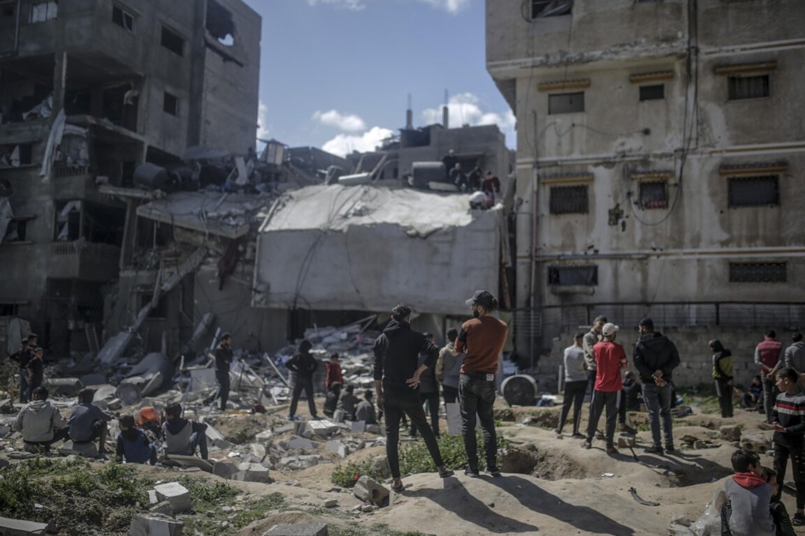 Пострадали при израелски въздушни удари сгради в град Газа, 19 март 2025 г.