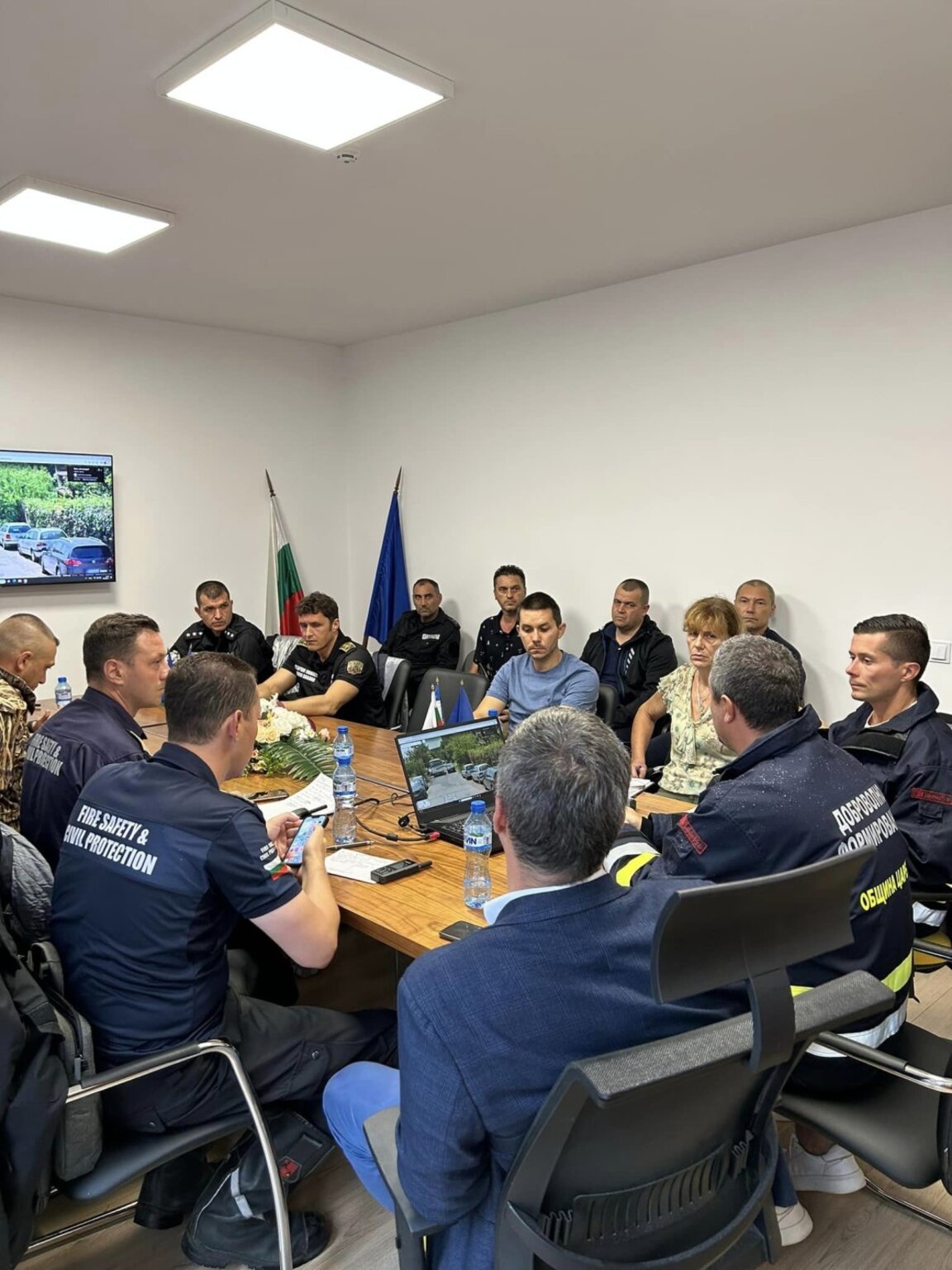 Напълно откъснати заради разрушени мостове са Ахтопол, Варвара, Синеморец и Резово